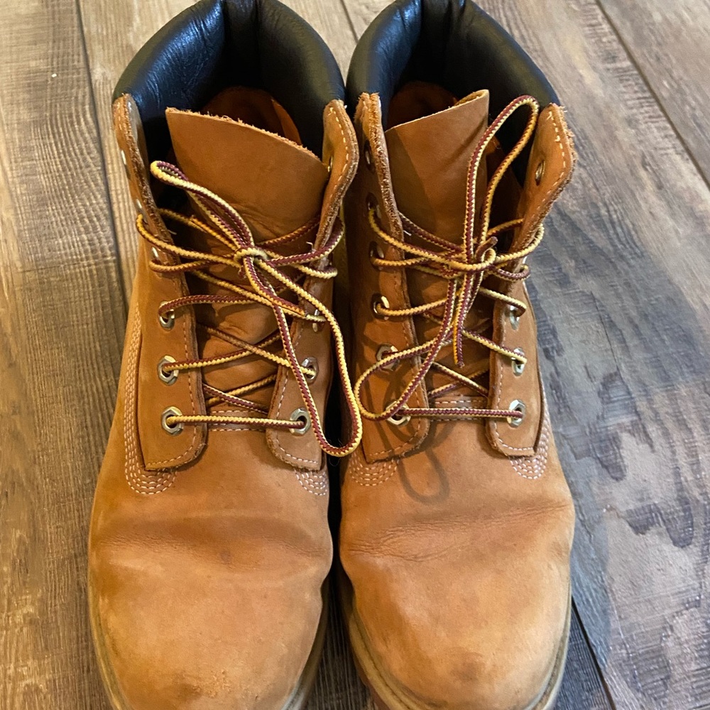 ★ Women’s 10.5 Timberland Boots ★